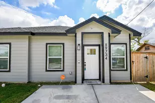 9734 Pelsey St, Houston, TX 77029 - Photo 2