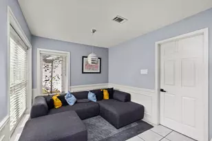 827 Thicket Ln, Houston, TX 77079 - Photo 10