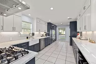 827 Thicket Ln, Houston, TX 77079 - Photo 12