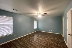 8010 Arrowhead Ln, Houston, TX 77075 - Photo 6