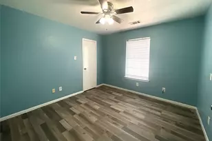 8010 Arrowhead Ln, Houston, TX 77075 - Photo 10