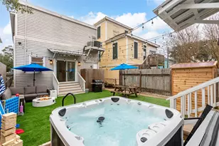 1021 Sealy St, Galveston, TX 77550 - Photo 1