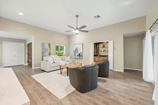11410 Overbrook Ln, Houston, TX 77077 - Photo 2