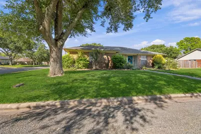 2701 Brook Bend Lane, El Campo, TX 77437 - Photo 4