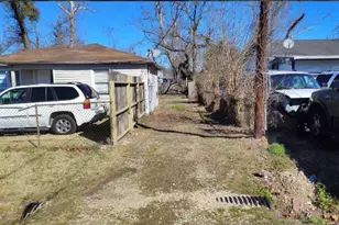 7509 Touchstone St, Houston, TX 77028 - Photo 10