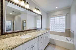 14 Greenside Pl, The Woodlands, TX 77381 - Photo 18