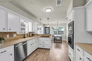 7911 Heathrow Ln, Spring, TX 77379 - Photo 8