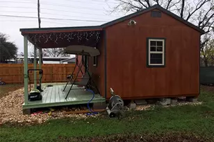 241 E Jackson St, Bartlett, TX 76511 - Photo 2