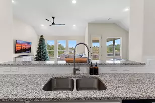 38466 Park View Dr, Hempstead, TX 77445 - Photo 10