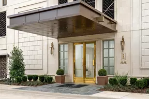 2325 Welch St, Houston, TX 77019 - Photo 2