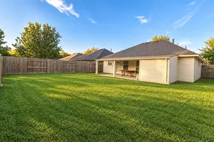 3722 Elderberry Dr, Dickinson, TX 77539 - Photo 4