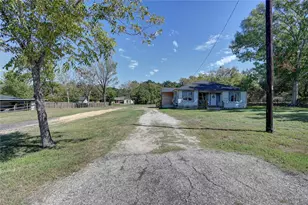 104 N Dixie St, Brenham, TX 77833 - Photo 2