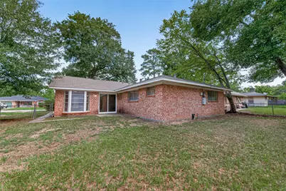 214 Crest Hill Drive, Conroe, TX 77301 - Photo 32
