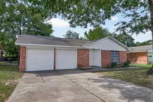 214 Crest Hill Dr, Conroe, TX 77301 - Photo 2