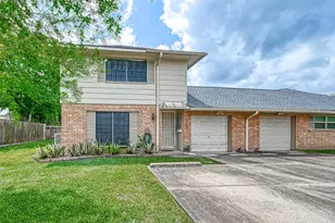 17103 Blackhawk Blvd, Friendswood, TX 77546 - Photo 2