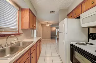 17103 Blackhawk Blvd, Friendswood, TX 77546 - Photo 18