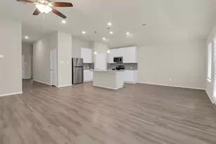 7710 Squall Ln, Baytown, TX 77523 - Photo 4