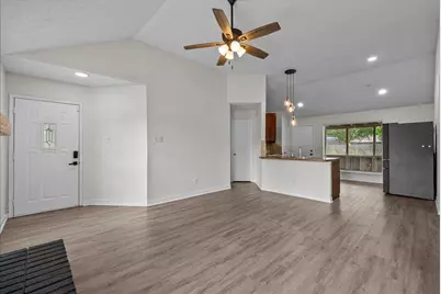 3900 Redstem Court, Dickinson, TX 77539 - Photo 6