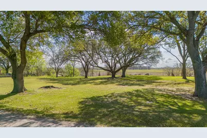 160 Burford Street, Columbus, TX 78934 - Photo 2