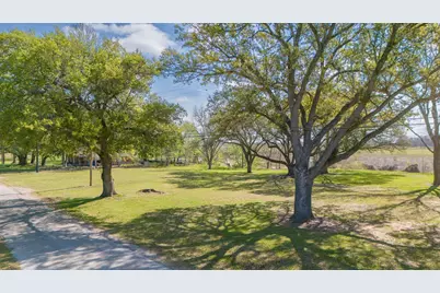 160 Burford Street, Columbus, TX 78934 - Photo 1