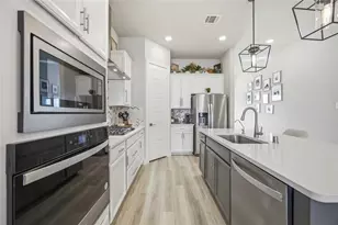 8104 Morning Melody Dr, Houston, TX 77063 - Photo 6