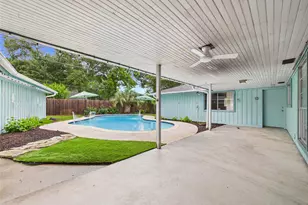18591 Martinique Dr, Nassau Bay, TX 77058 - Photo 12