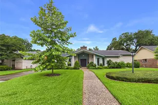 18591 Martinique Dr, Nassau Bay, TX 77058 - Photo 2