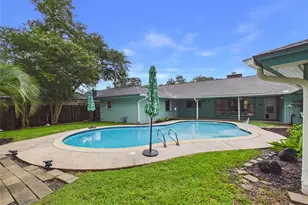 18591 Martinique Dr, Nassau Bay, TX 77058 - Photo 6