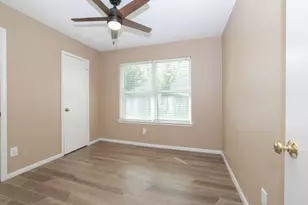 9815 Caballero Dr, Houston, TX 77078 - Photo 14
