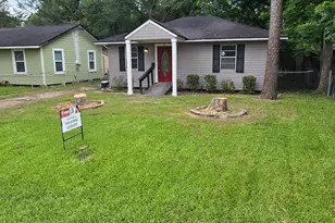 1014 N Arcola St, Angleton, TX 77515 - Photo 2