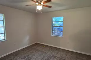 1014 N Arcola St, Angleton, TX 77515 - Photo 4
