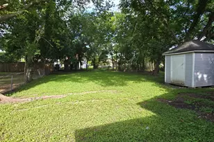 1014 N Arcola St, Angleton, TX 77515 - Photo 12