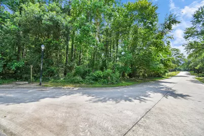 22 Majestic Falls Drive, Kingwood, TX 77339 - Photo 16