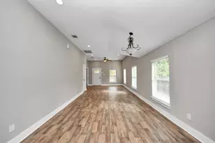 1322 E 36th St, Houston, TX 77022 - Photo 18
