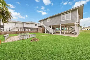 610 Seashell Dr, Freeport, TX 77541 - Photo 1