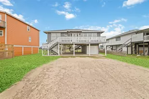 610 Seashell Dr, Freeport, TX 77541 - Photo 2