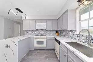 610 Seashell Dr, Freeport, TX 77541 - Photo 16