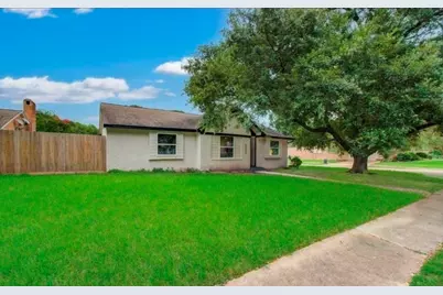 2227 Cherry Bend Dr, Houston, TX 77077 - Photo 2