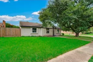2227 Cherry Bend Dr, Houston, TX 77077 - Photo 2