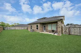9810 Palm Royal Dr, Baytown, TX 77521 - Photo 24