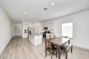 9810 Palm Royal Dr, Baytown, TX 77521 - Photo 2
