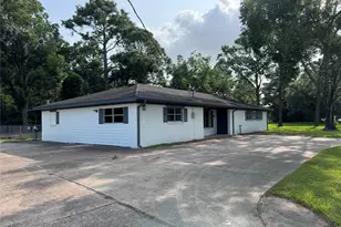 319 E South St, Alvin, TX 77511 - Photo 2