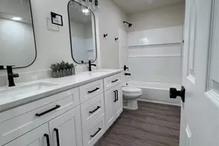 319 E South St, Alvin, TX 77511 - Photo 10