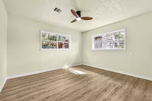 319 E South St, Alvin, TX 77511 - Photo 20