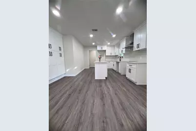 319 E South Street, Alvin, TX 77511 - Photo 8