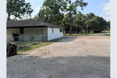 319 E South Street, Alvin, TX 77511 - Photo 14