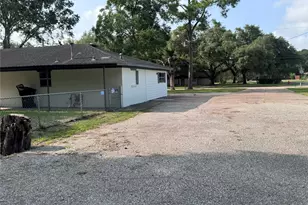 319 E South St, Alvin, TX 77511 - Photo 14