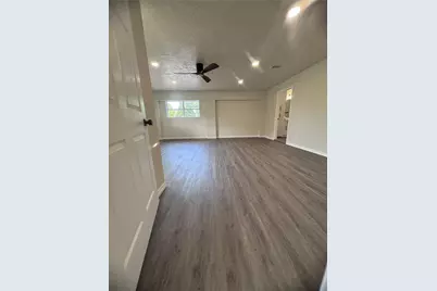 319 E South Street, Alvin, TX 77511 - Photo 6