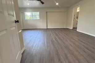 319 E South St, Alvin, TX 77511 - Photo 6