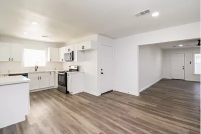514 Peach Spring Drive, Houston, TX 77037 - Photo 10